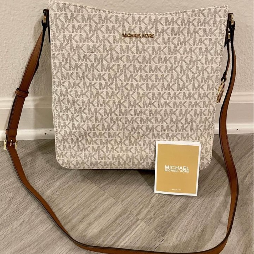 Michael Kohrs Jet Set Travel LG Messenger Bag